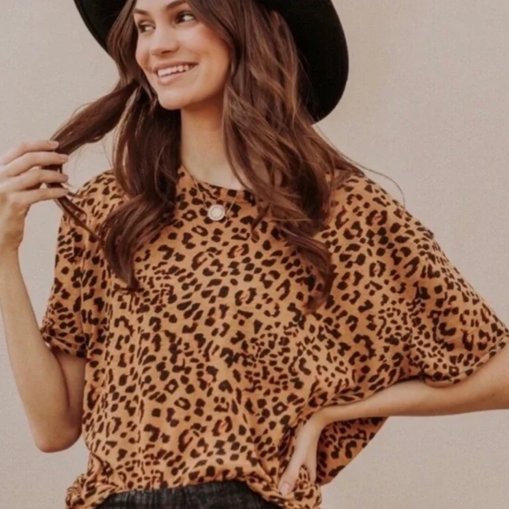 We The Free by Free People Cheetah printed
Clarity tee size S